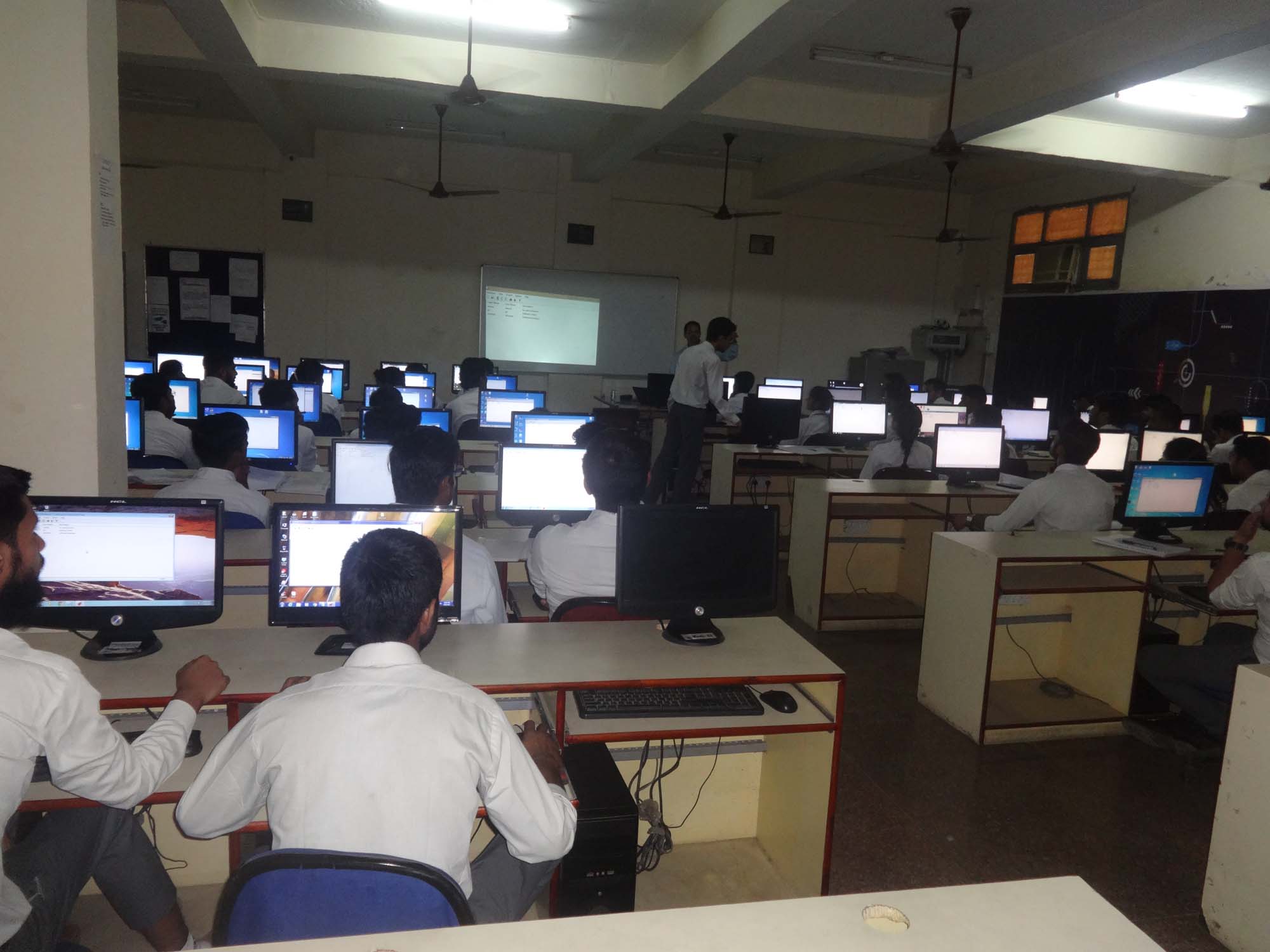 Raj Kumar Goel Institute of Technology (RKGIT) Labs(2)