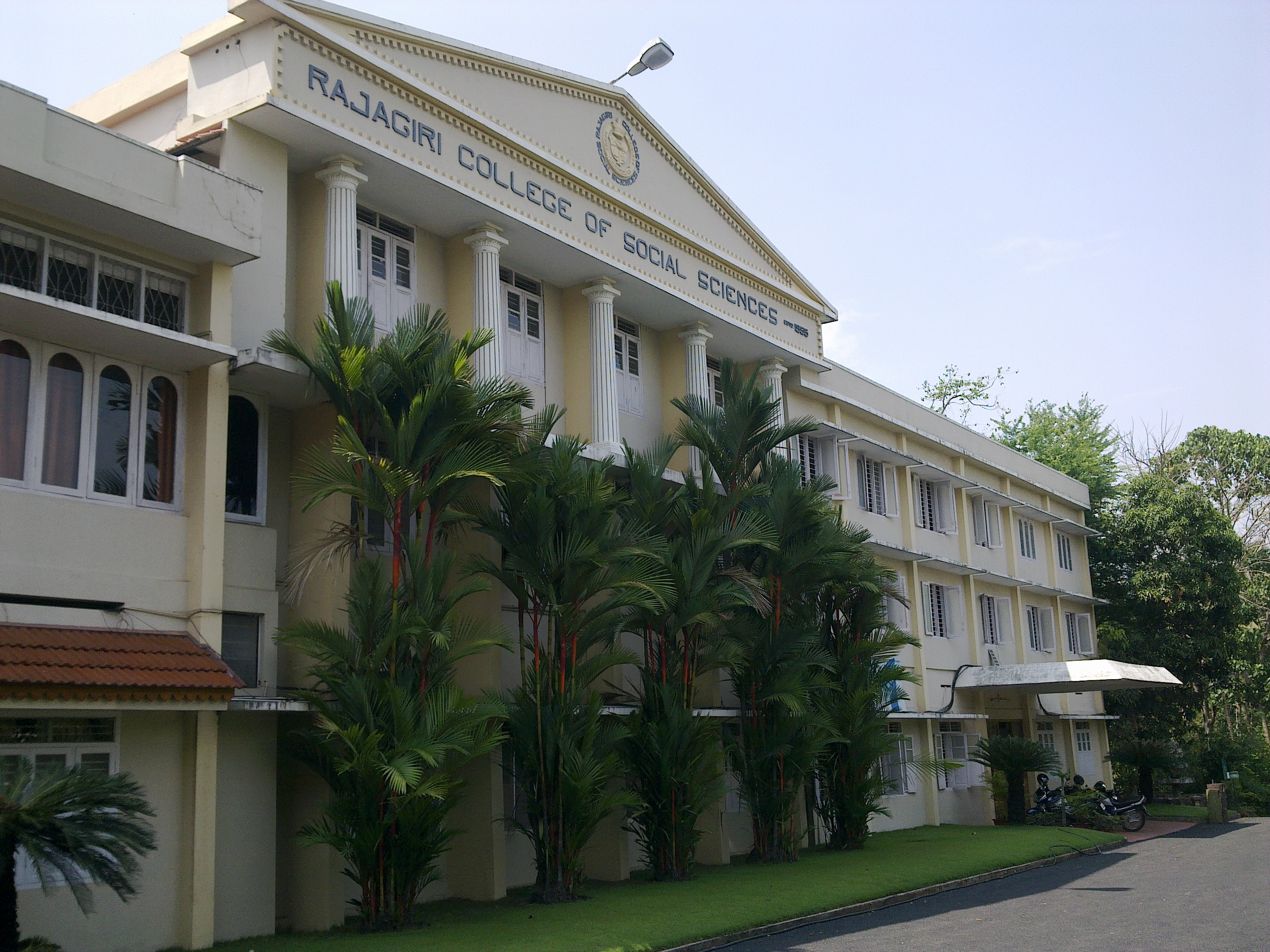 Rajagiri College of Social Sciences Campus Building(3)