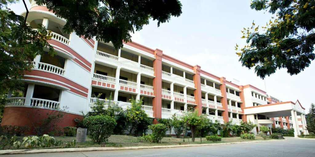 Rajalakshmi Engineering College Campus View
