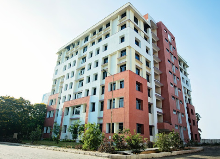 Rajalakshmi Engineering College Campus Building(3)