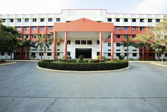 Rajalakshmi Engineering College Campus Building(4)