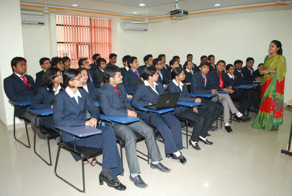 Roots Collegium Classroom(1)