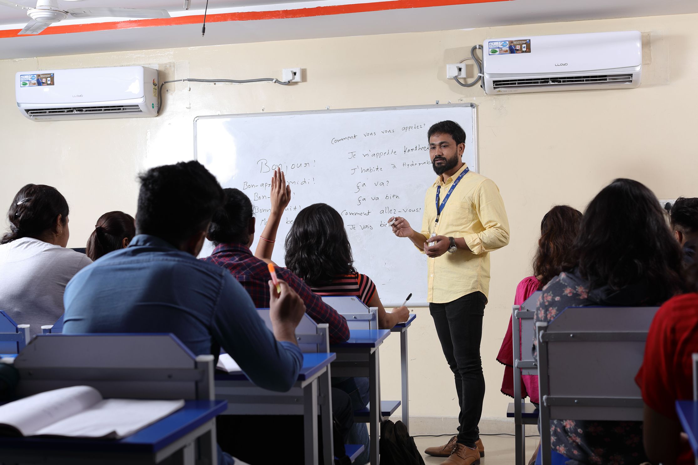 Roots Collegium Classroom(3)