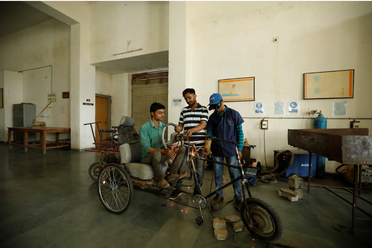 S.P.B. Patel Engineering College (Saffrony), Mehsana Labs(4)