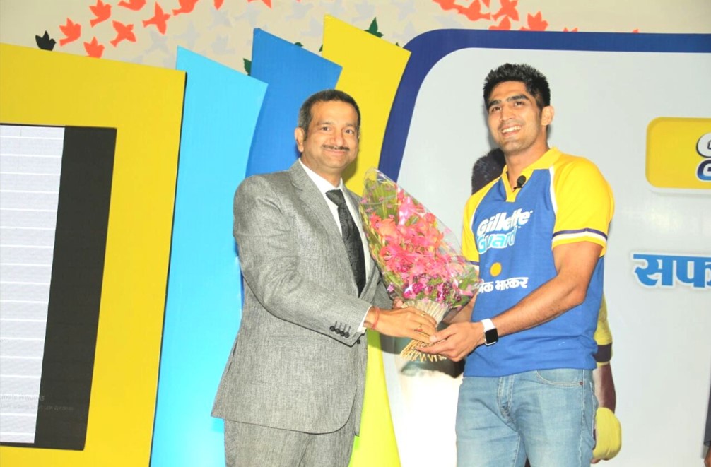 SAGE University Bhopal Celebrity Visit(5)