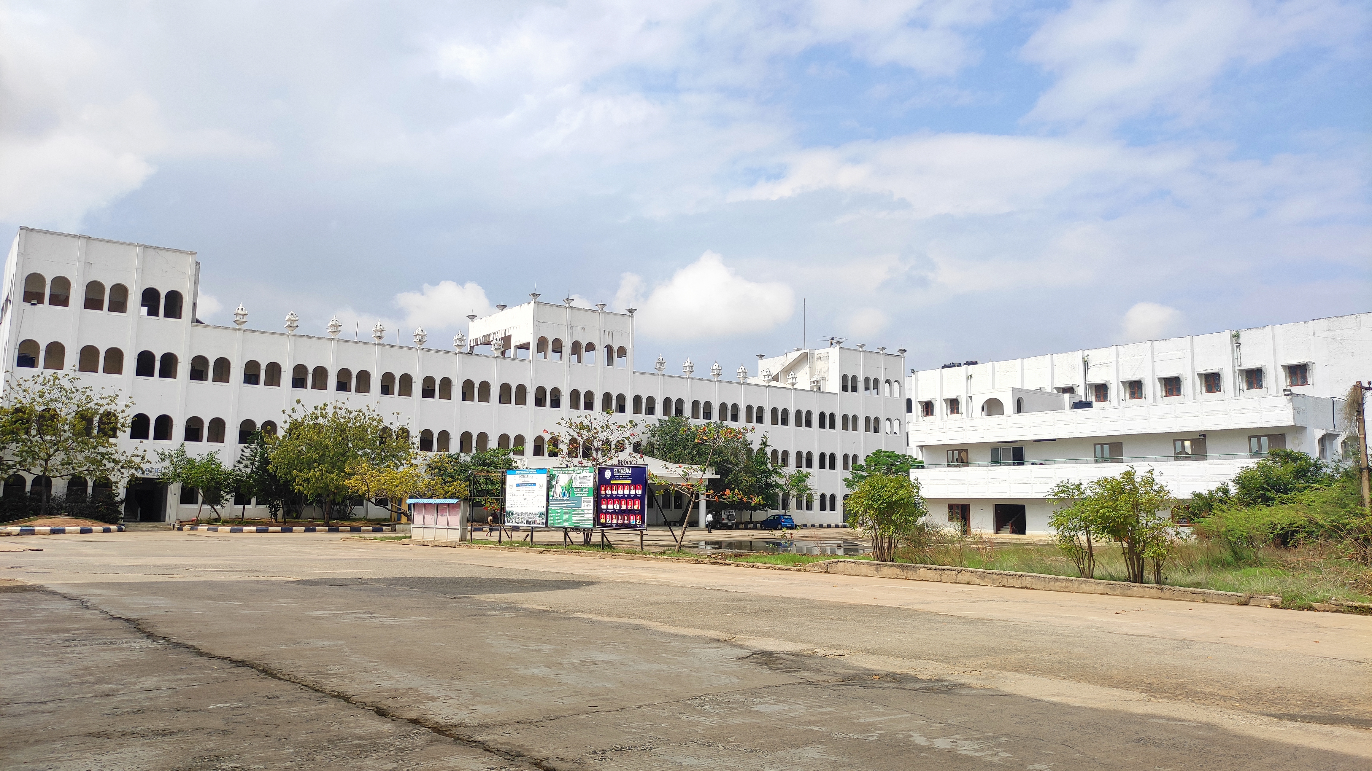 Sathyabama Institute of Science and Technology Campus Building(3)