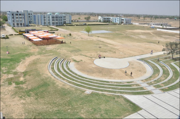 School of Engineering and Technology Campus View(2)
