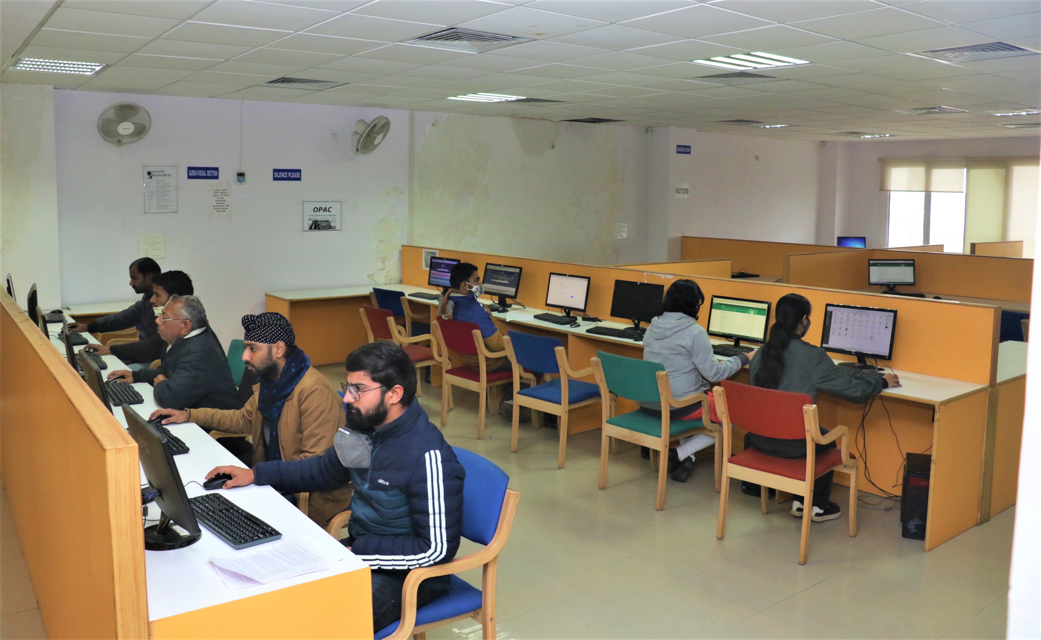 SRMU Lucknow Labs