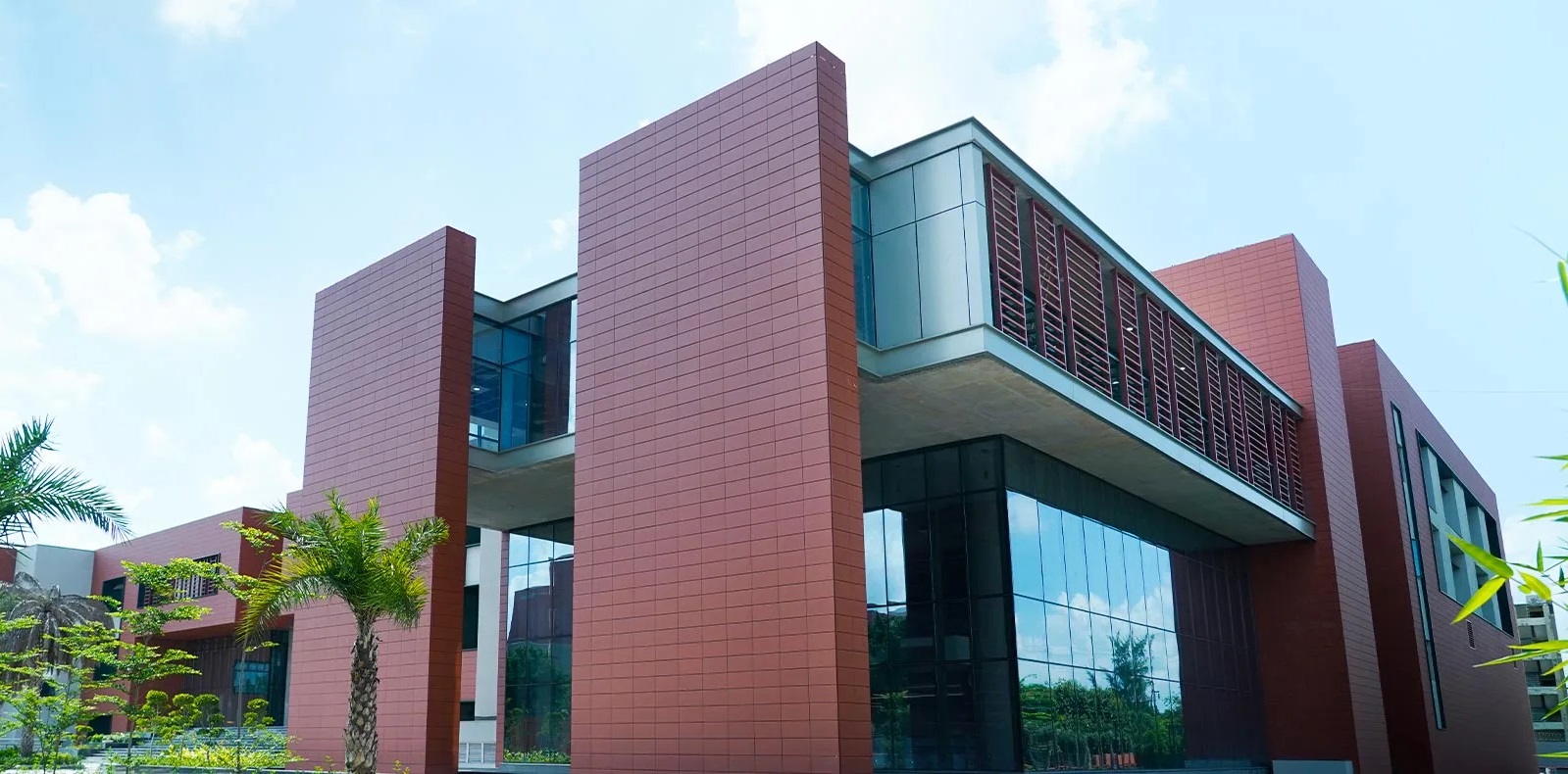 Sparsh Global Business School Campus Building(2)