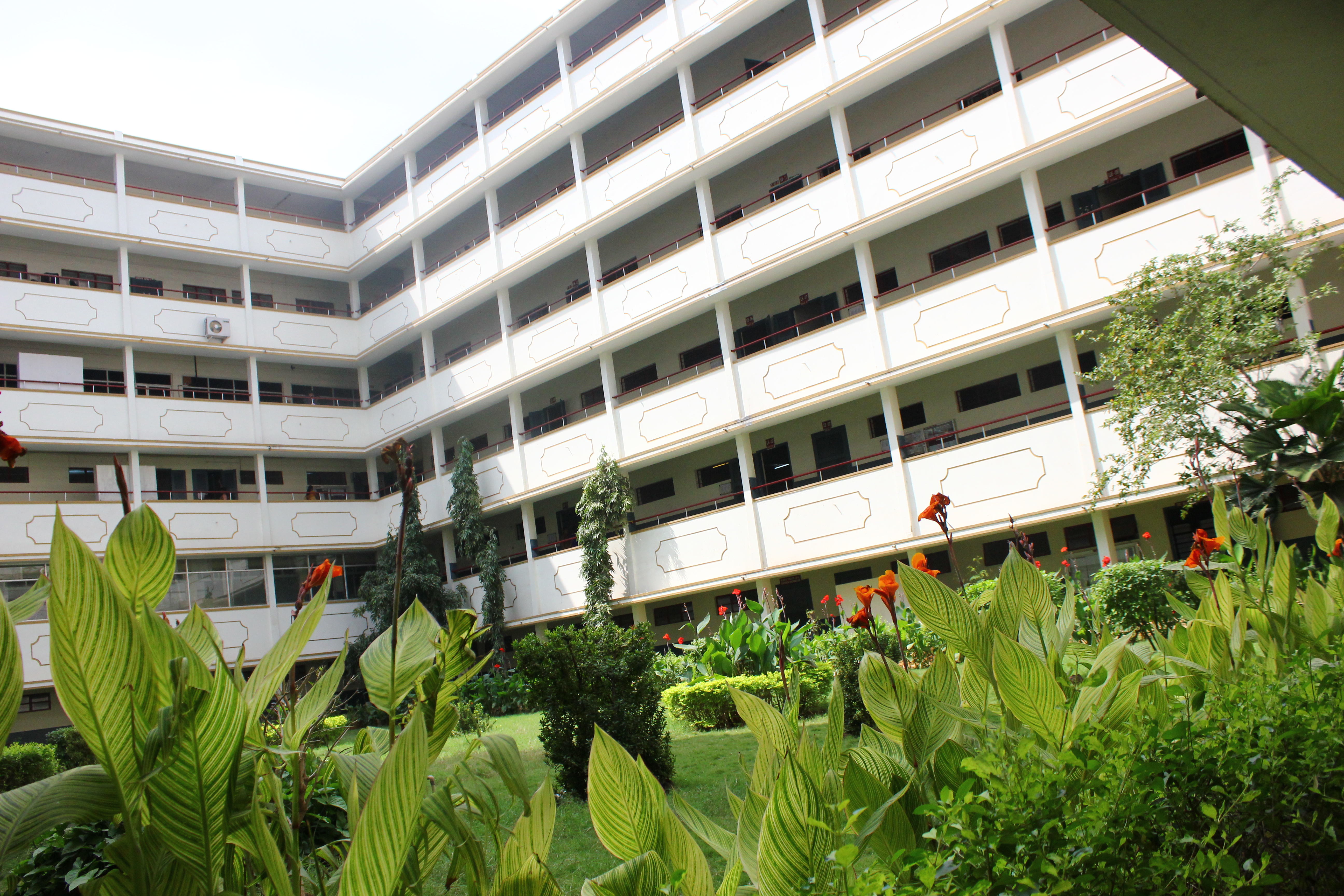 SRM Easwari Engineering College Campus Building(1)
