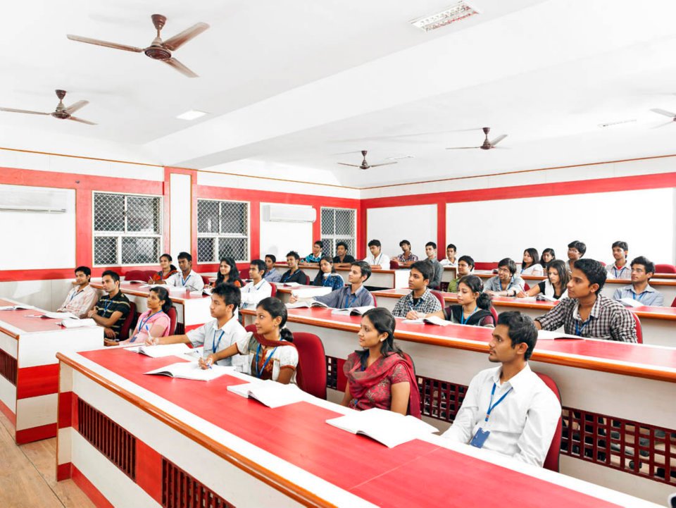 SRM Institute of Science and Technology (SRMIST), Vadapalani Campus Classroom