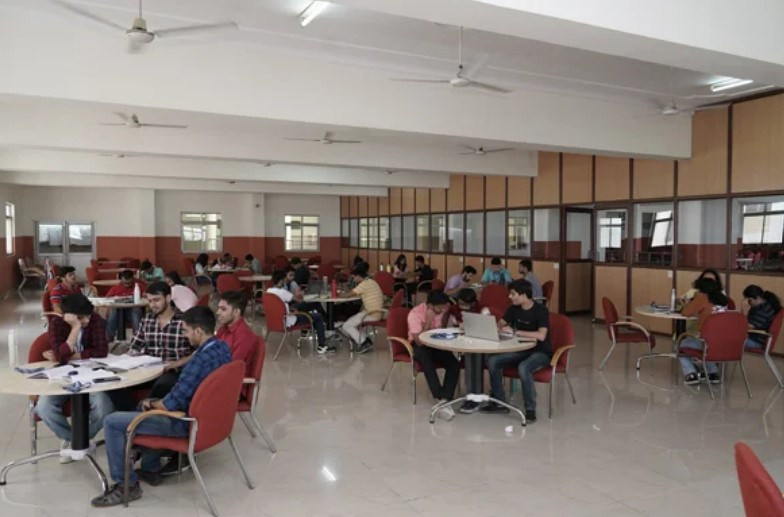 SRM IST Delhi-NCR Campus, Ghaziabad Library(2)