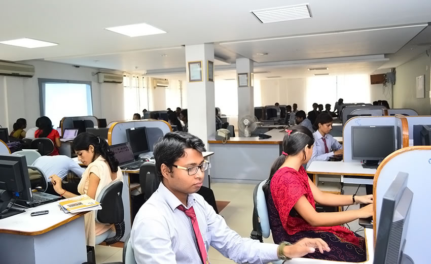Srusti Academy of Management Labs(1)