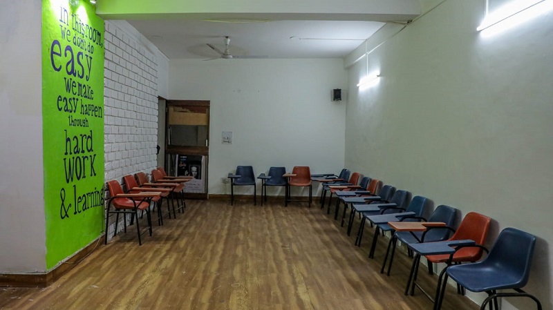 Take One School of Mass Communication Classroom(3)
