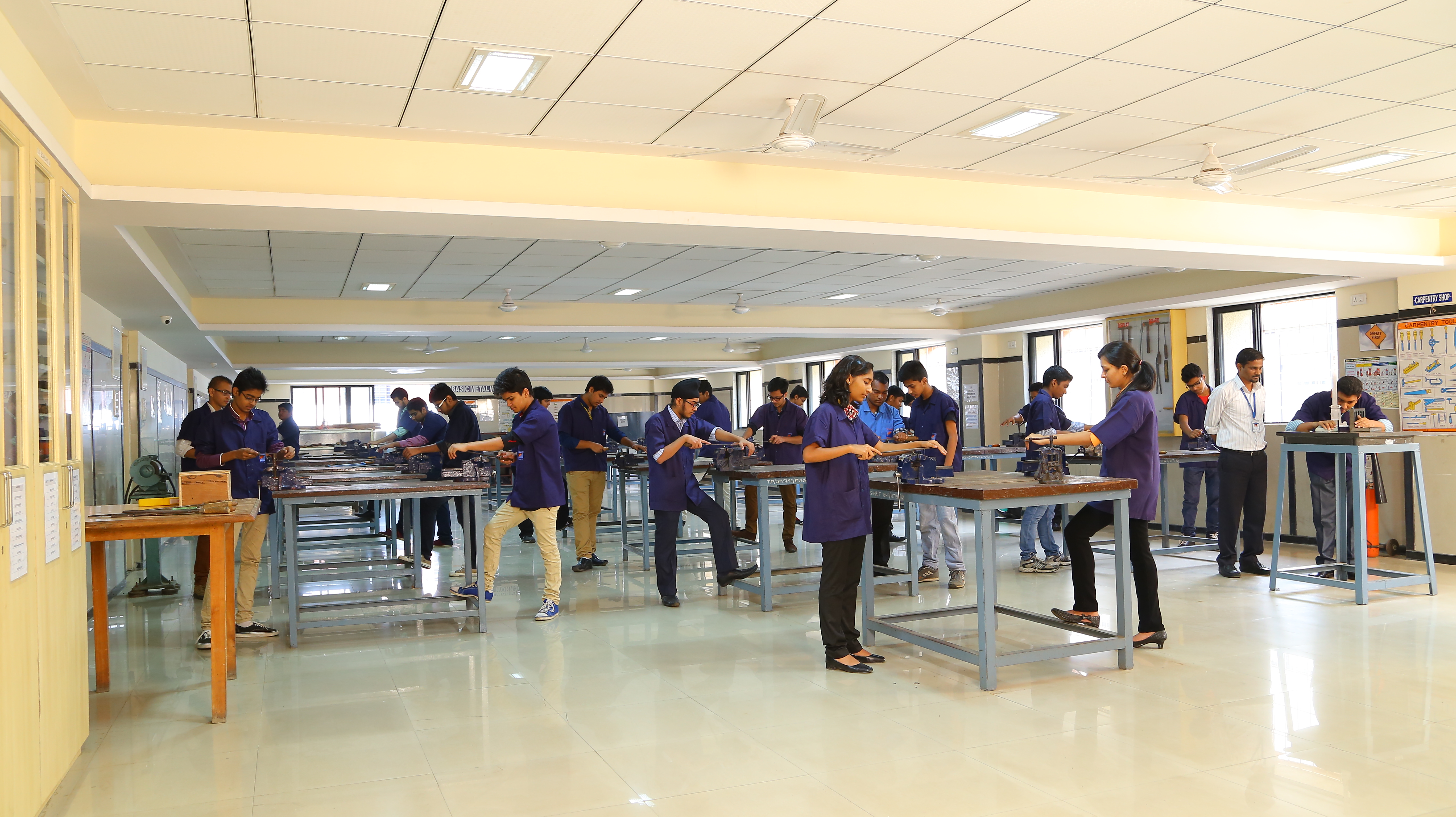 Thakur Polytechnic Labs(7)