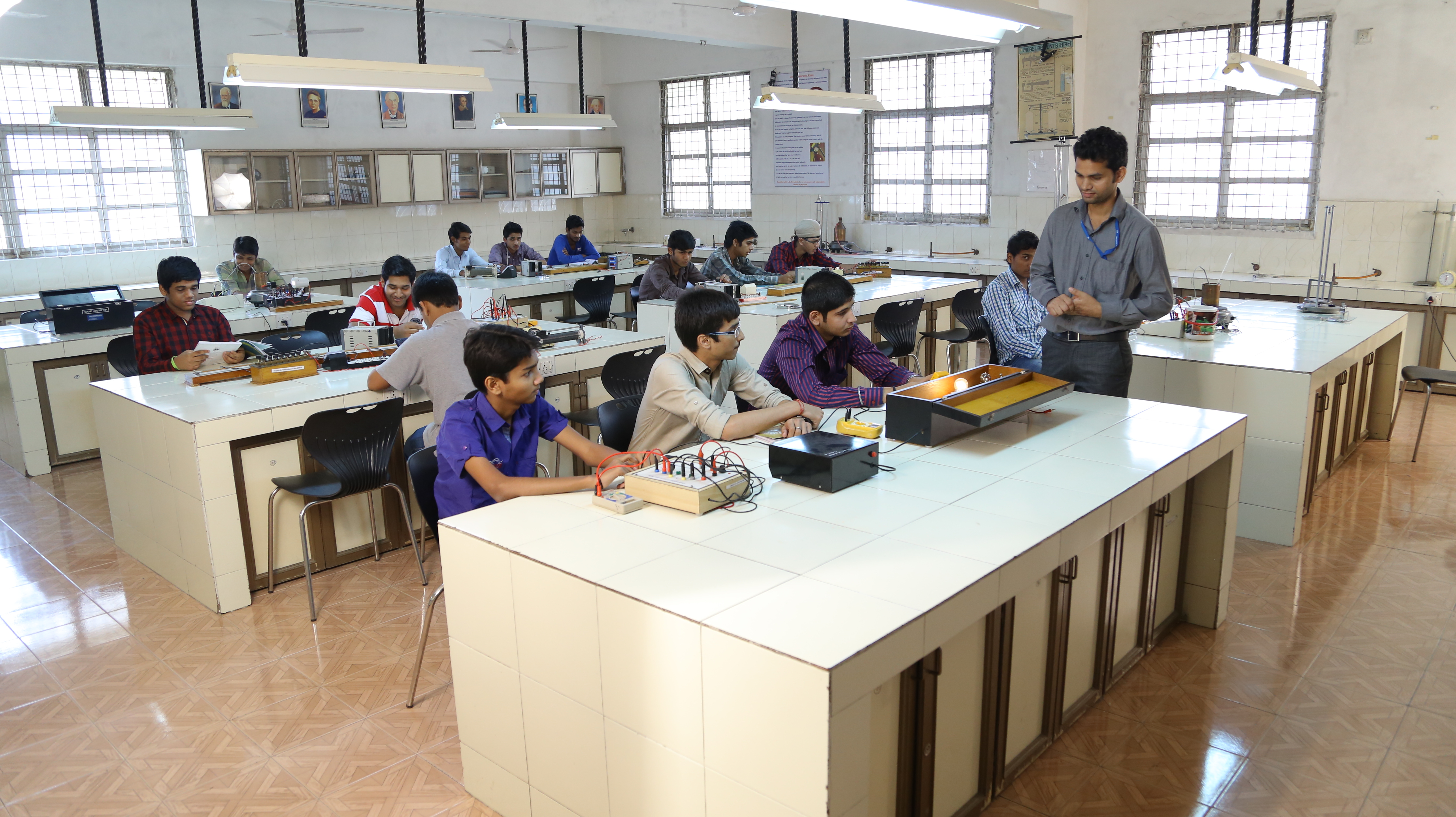 Thakur Polytechnic Labs(9)