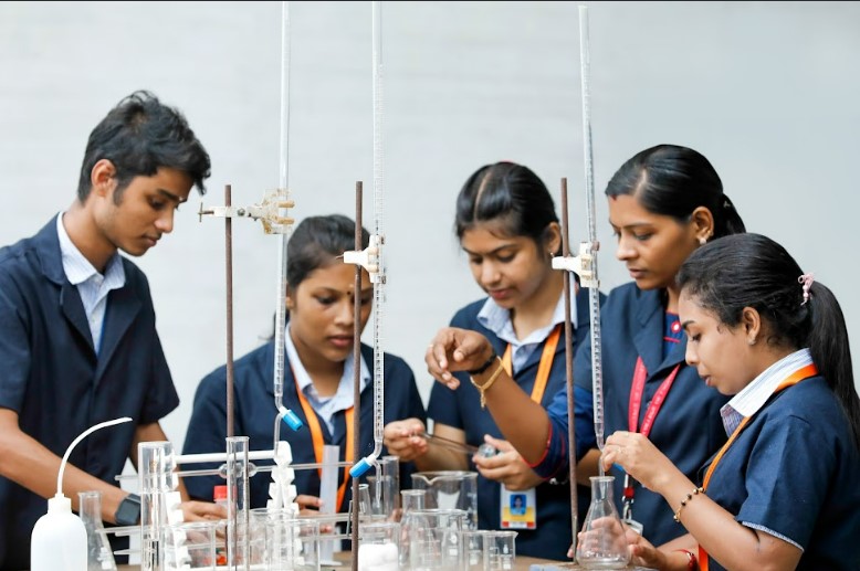 TOMS College of Engineering and Polytechnic Labs(6)