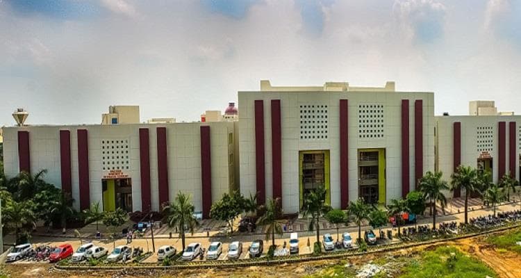 UKA Tarsadia University Campus Building