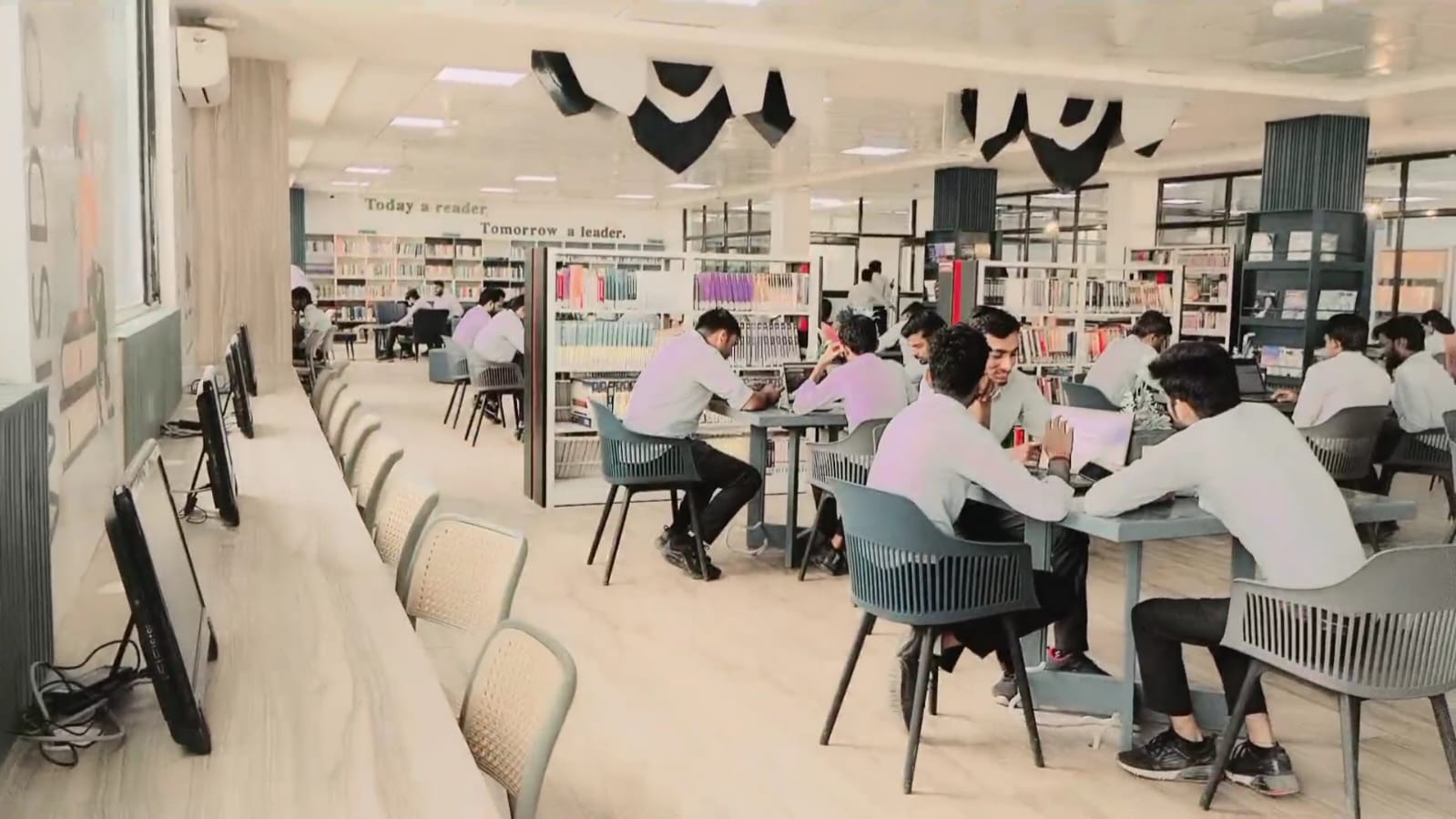 United Institute of Technology Cafeteria / Mess