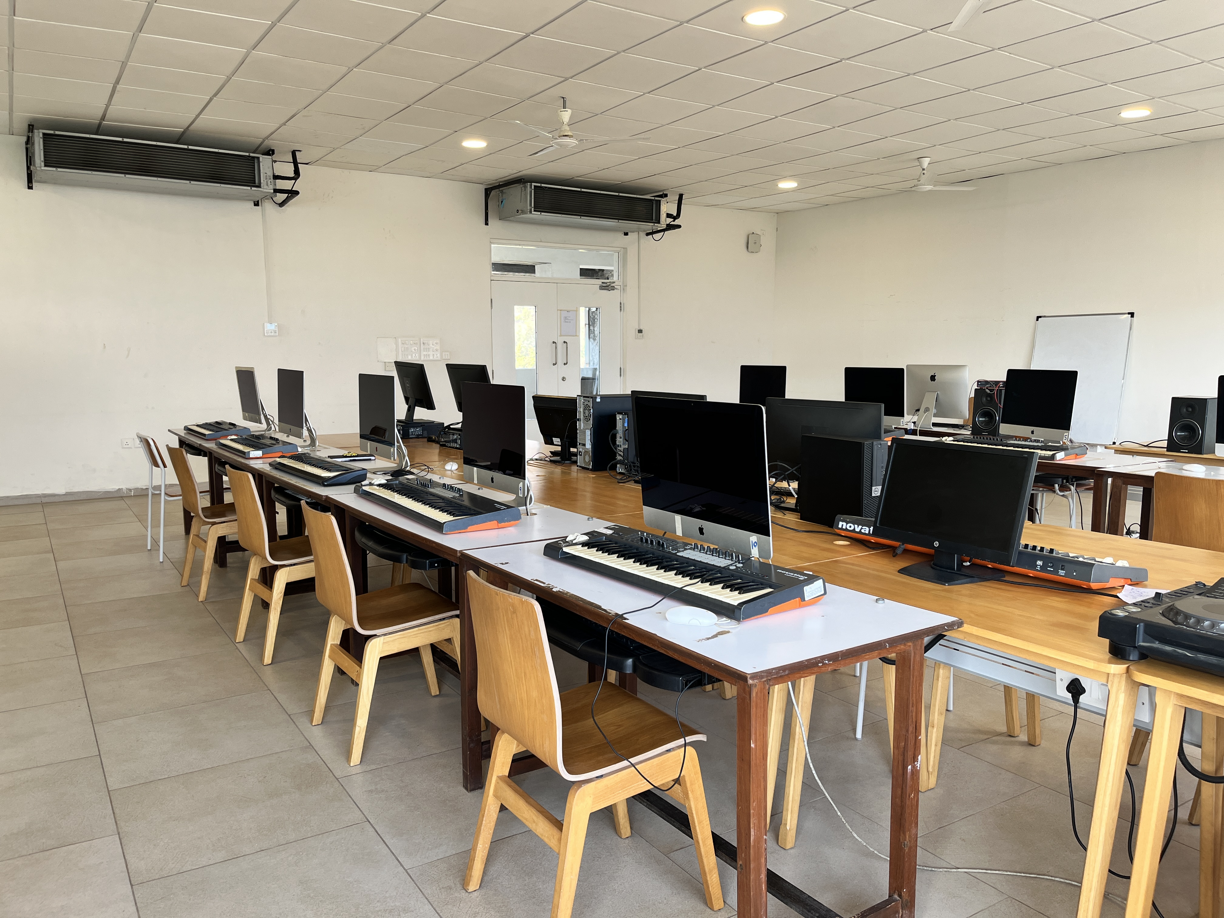 Vijaybhoomi University Classroom(2)