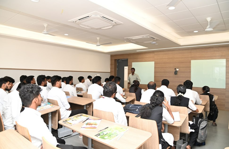 Vinayaka Mission's Law School Classroom(3)