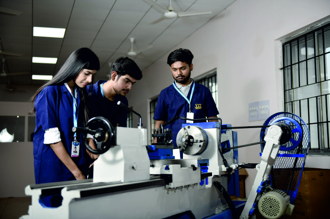 VIT Bhopal Labs(6)