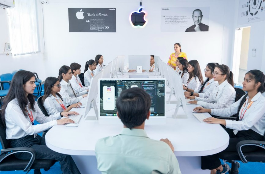 World College of Technology and Management Classroom(2)